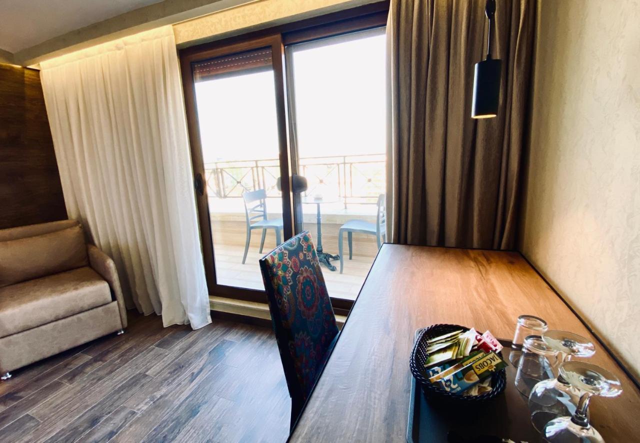 Deluxe In Blloku Area Tirana